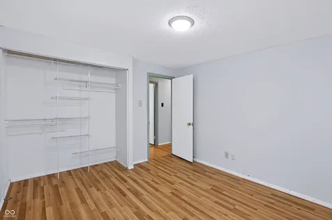 1649 W 76th Place Indianapolis IN 46260