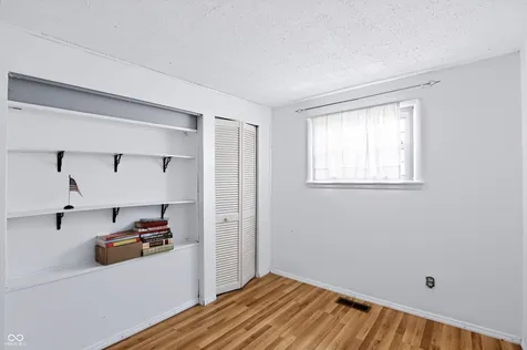1649 W 76th Place Indianapolis IN 46260