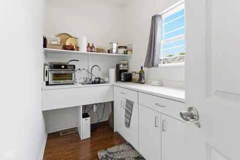 8640 Thatcher Lane Avon IN 46123