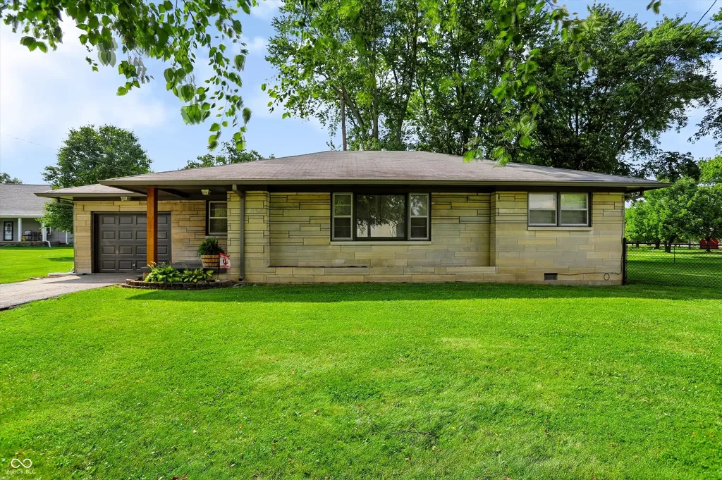 2209 S Miller Avenue Shelbyville IN 46176