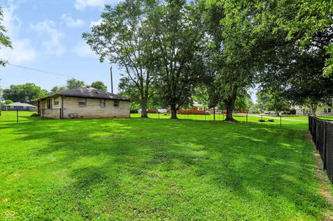 2209 S Miller Avenue Shelbyville IN 46176