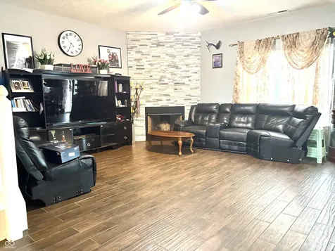 2702 Ashton Lane Greenwood IN 46143