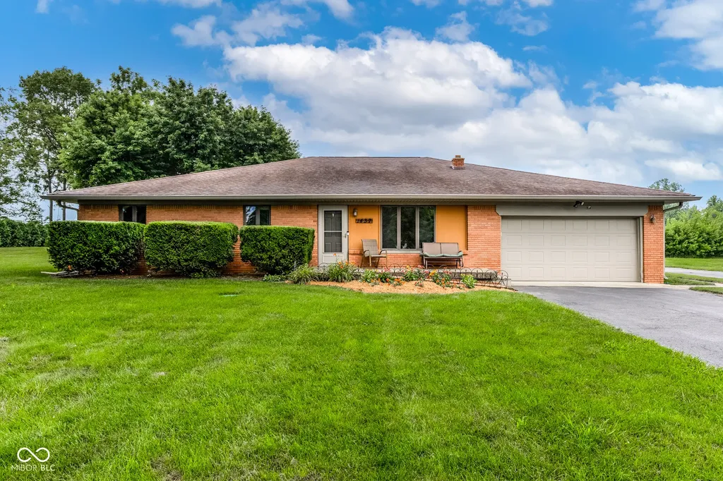 1437 Demaree Road Greenwood IN 46143