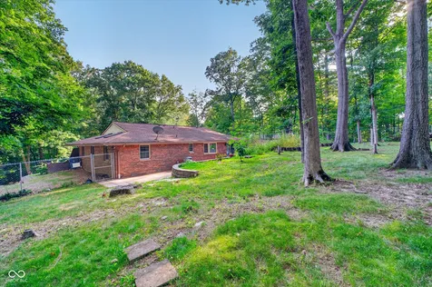 8942 Briarclift Road Indianapolis IN 46256