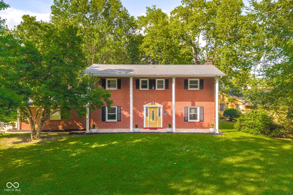 9231 N Cherry Hills Drive Columbus IN 47201