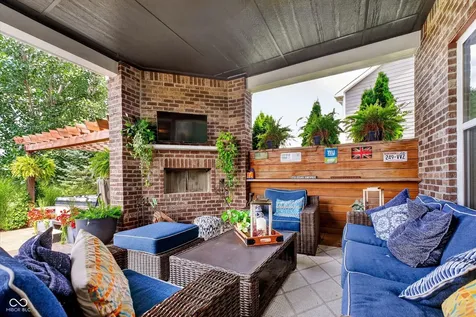 2689 E High Grove Circle Zionsville IN 46077