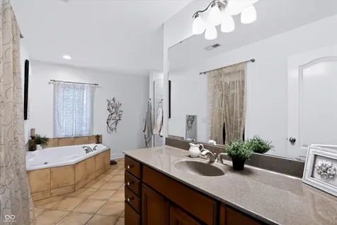 7441 Oakland Hills Drive Indianapolis IN 46236