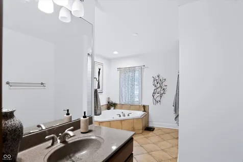 7441 Oakland Hills Drive Indianapolis IN 46236