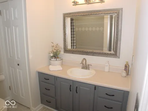 34 Riverview Court Greenfield IN 46140