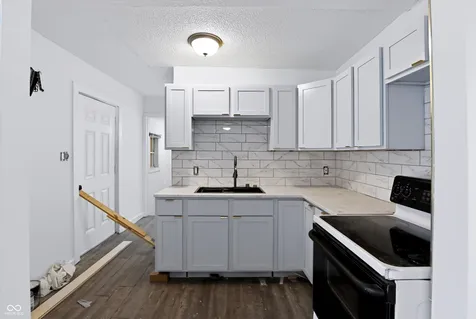 2726 S Lyons Avenue Indianapolis IN 46241