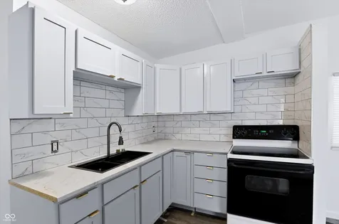 2726 S Lyons Avenue Indianapolis IN 46241