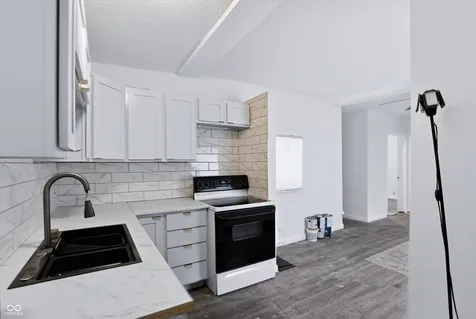 2726 S Lyons Avenue Indianapolis IN 46241