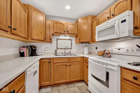 5543 Blairwood Drive Indianapolis IN 46237