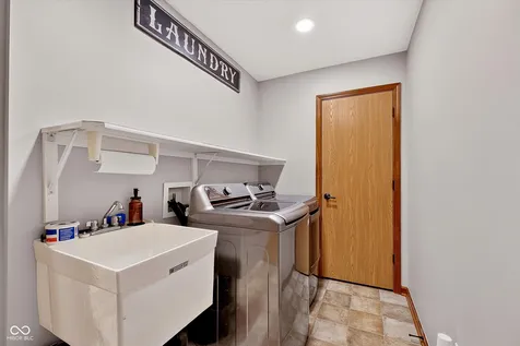 5543 Blairwood Drive Indianapolis IN 46237