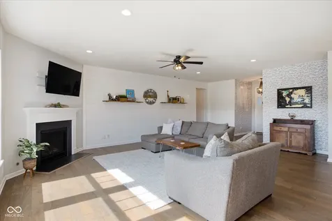 10421 Oxer Drive Fishers IN 46040