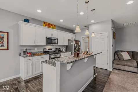 2417 Creekland Drive Columbus IN 47201