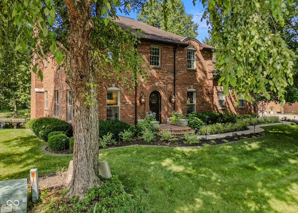 4695 Stonebridge Court Columbus IN 47201