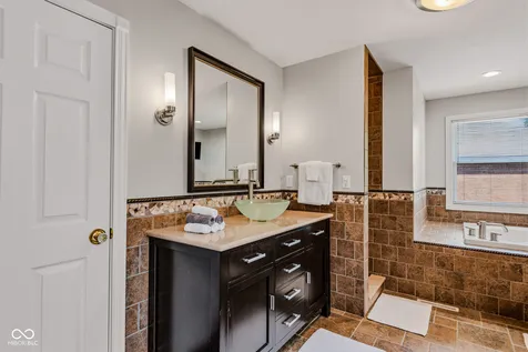 4695 Stonebridge Court Columbus IN 47201
