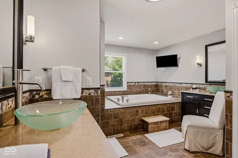 4695 Stonebridge Court Columbus IN 47201