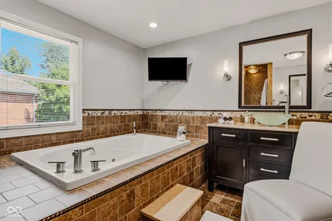 4695 Stonebridge Court Columbus IN 47201