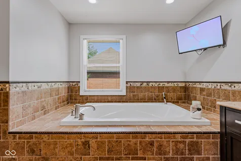4695 Stonebridge Court Columbus IN 47201