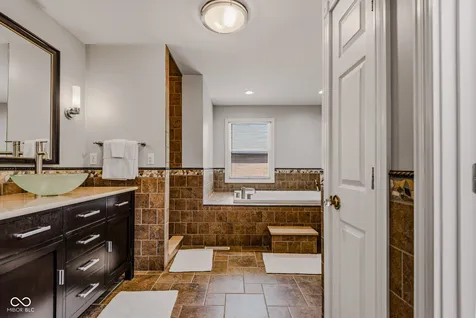 4695 Stonebridge Court Columbus IN 47201