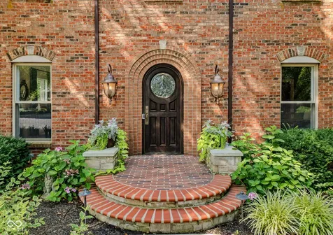 4695 Stonebridge Court Columbus IN 47201