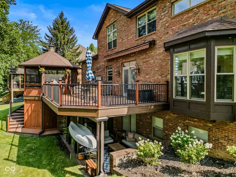 4695 Stonebridge Court Columbus IN 47201