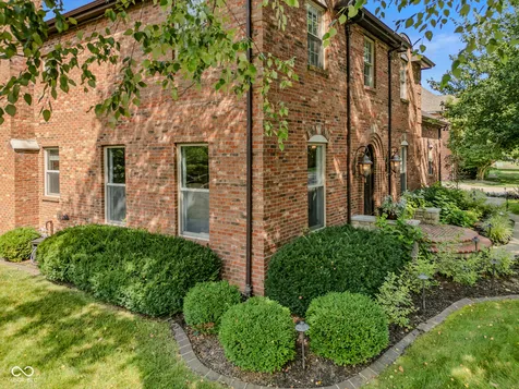 4695 Stonebridge Court Columbus IN 47201