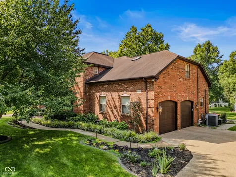 4695 Stonebridge Court Columbus IN 47201
