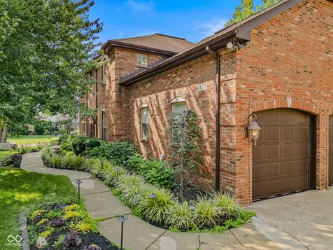4695 Stonebridge Court Columbus IN 47201