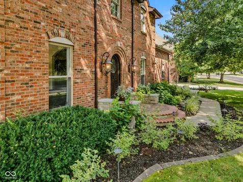 4695 Stonebridge Court Columbus IN 47201
