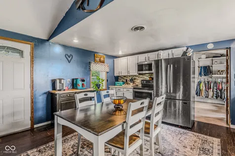 5653 S Jonesville Columbus IN 47201