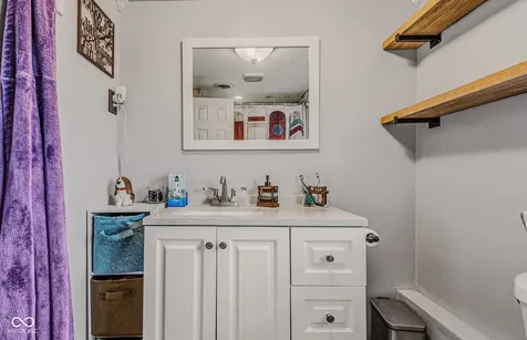 5653 S Jonesville Columbus IN 47201