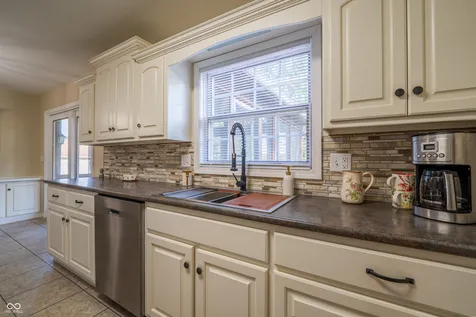 3675 W 558 N Huntington IN 46750