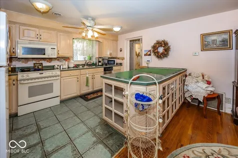 17 S Hough Street Greenfield IN 46140