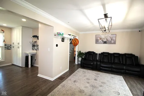 609 W Banta Road Indianapolis IN 46217