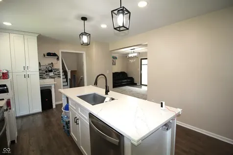 609 W Banta Road Indianapolis IN 46217