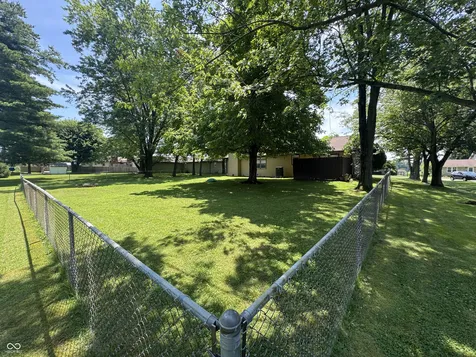 2392 W Robbie Street Columbus IN 47201