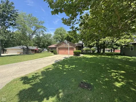 2392 W Robbie Street Columbus IN 47201