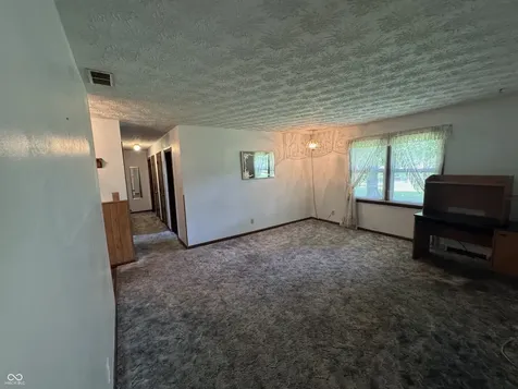 2392 W Robbie Street Columbus IN 47201