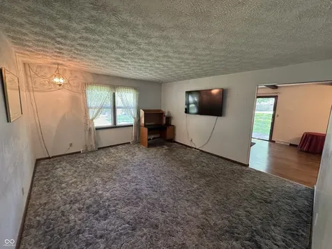 2392 W Robbie Street Columbus IN 47201
