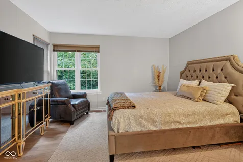 7791 Harbour Isle Indianapolis IN 46240