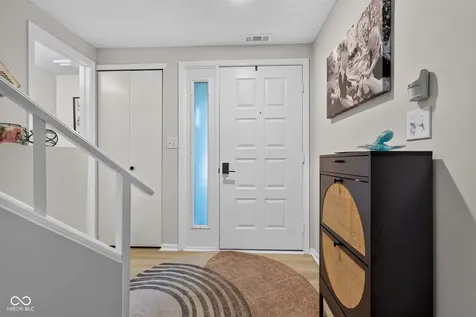 7791 Harbour Isle Indianapolis IN 46240