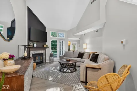 7791 Harbour Isle Indianapolis IN 46240