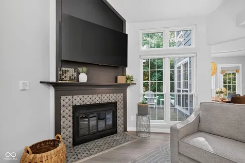 7791 Harbour Isle Indianapolis IN 46240