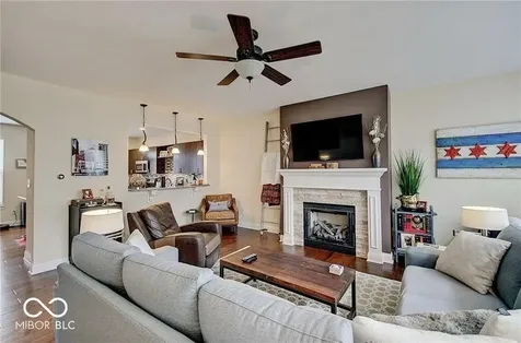 333 Alden Carmel IN 46032