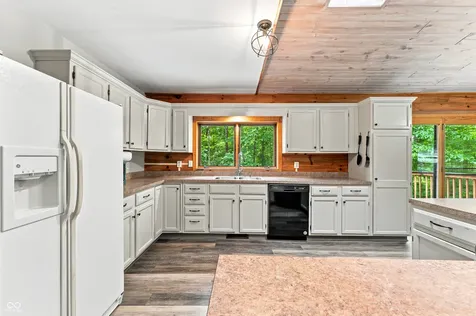 8086 Jonathans Court Seymour IN 47274