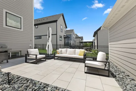 11521 Langton Walk Zionsville IN 46077