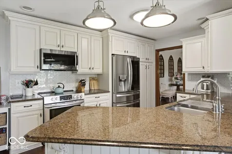1094 Brookway Drive Avon IN 46123